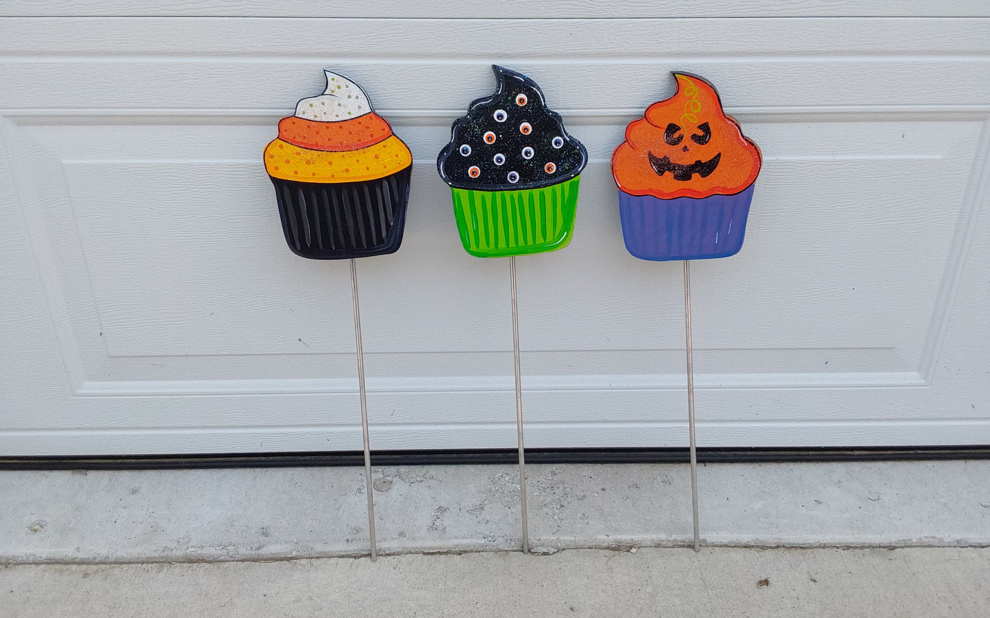 Halloween Cupcakes Candy Corn, Pumpkin, Wood Outdoor Yard Art Sign, Scary Cute Cupcake Lawn Decorations, Garden Stake, Plant Pokes, Set of 3
