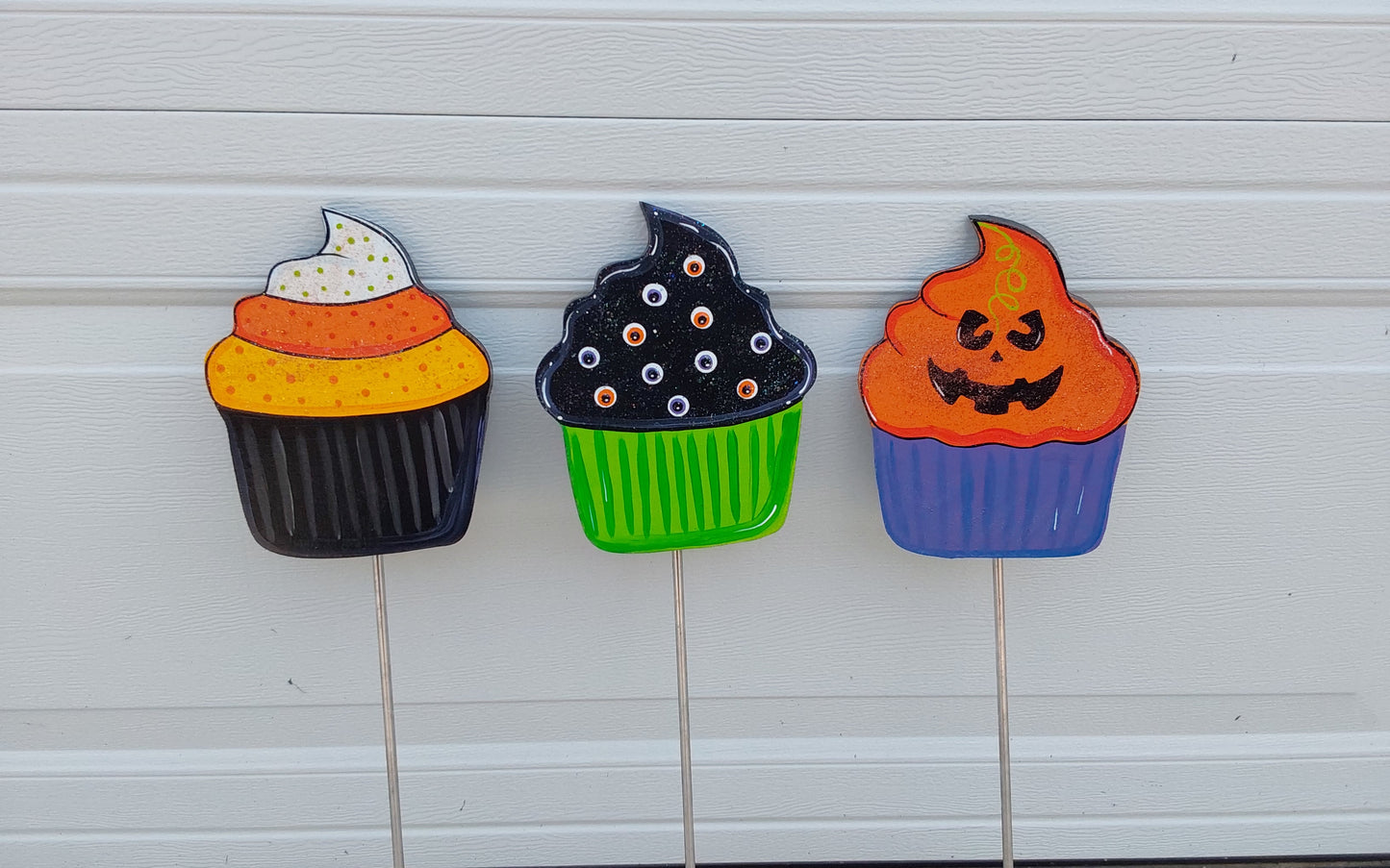 Halloween Cupcakes Candy Corn, Pumpkin, Wood Outdoor Yard Art Sign, Scary Cute Cupcake Lawn Decorations, Garden Stake, Plant Pokes, Set of 3