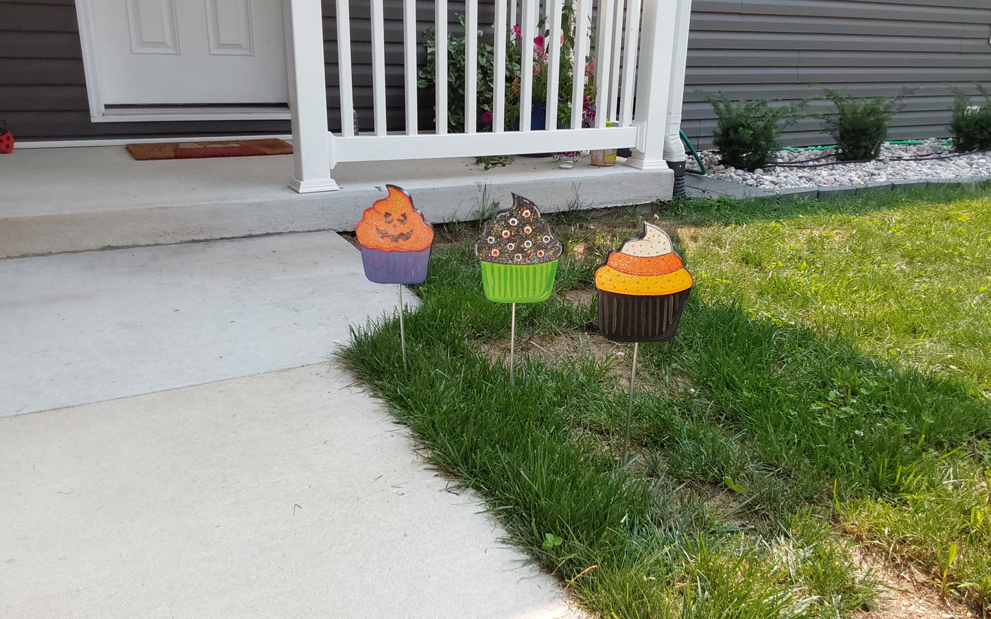 Halloween Cupcakes Candy Corn, Pumpkin, Wood Outdoor Yard Art Sign, Scary Cute Cupcake Lawn Decorations, Garden Stake, Plant Pokes, Set of 3