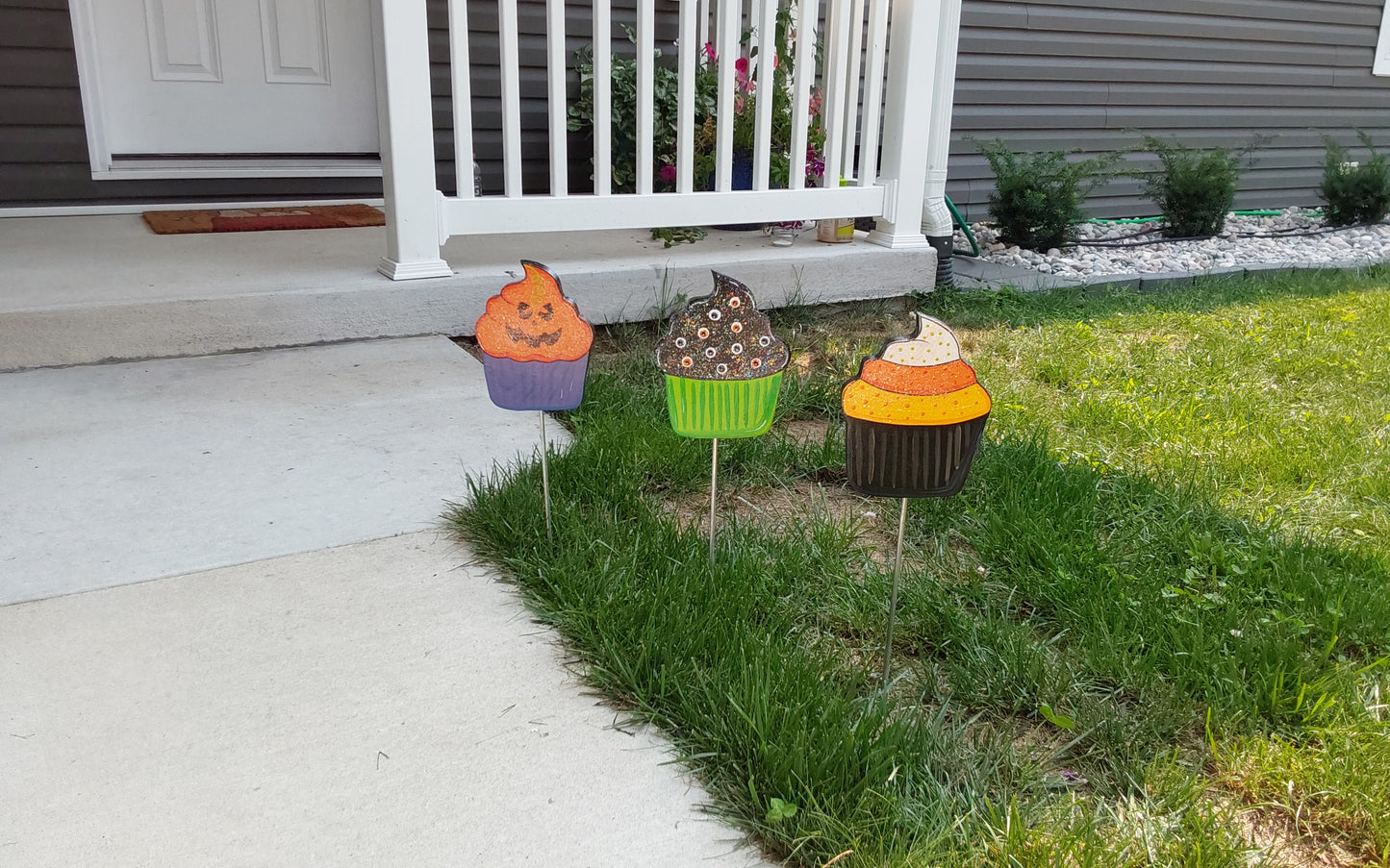 Halloween Cupcakes Candy Corn, Pumpkin, Wood Outdoor Yard Art Sign, Scary Cute Cupcake Lawn Decorations, Garden Stake, Plant Pokes, Set of 3