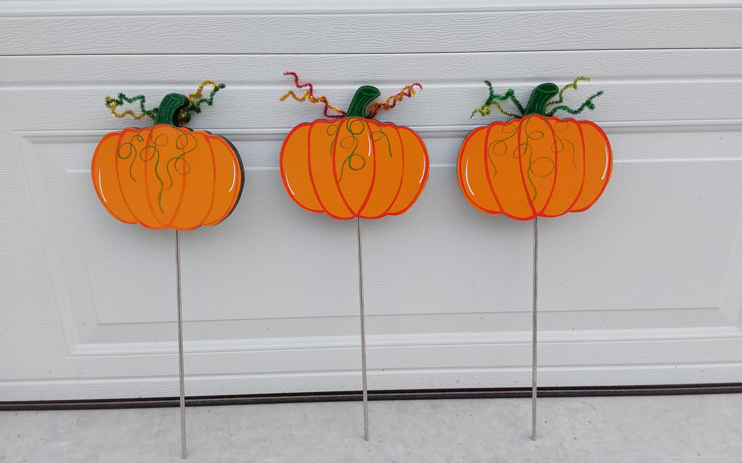 Halloween Wood Pumpkin Outdoor Yard Art Sign, Fall Lawn Decorations, Garden Stake, Plant Pokes, Set of 3