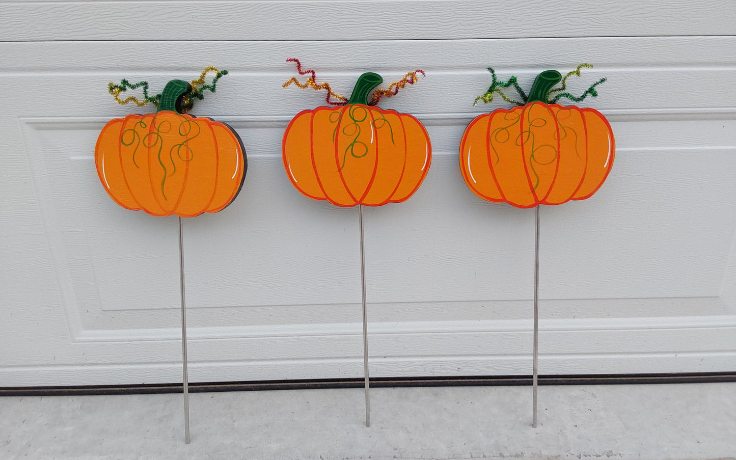 Halloween Wood Pumpkin Outdoor Yard Art Sign, Fall Lawn Decorations, Garden Stake, Plant Pokes, Set of 3