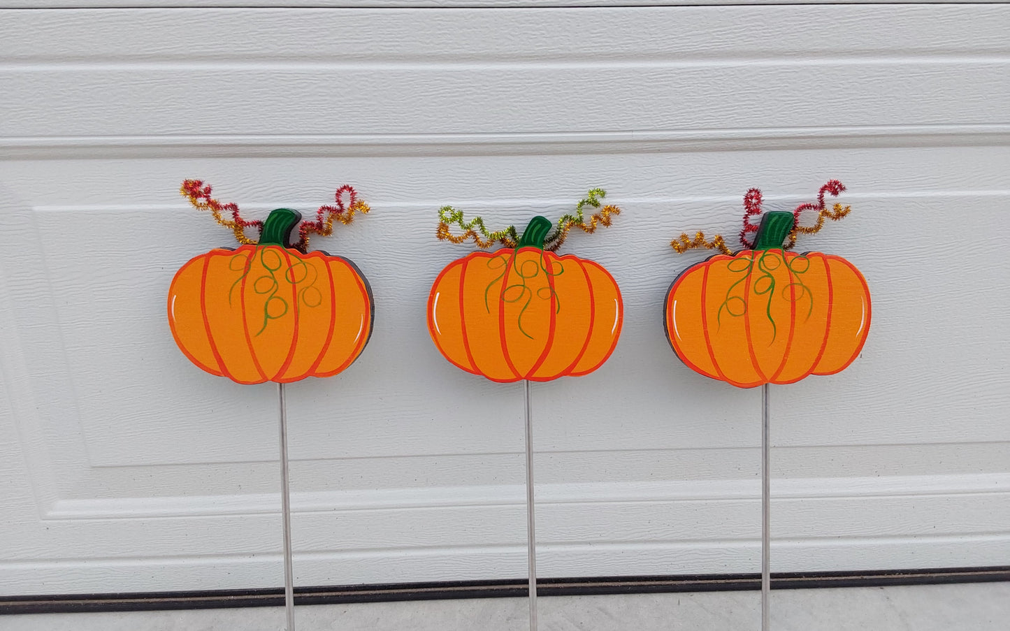 Halloween Wood Pumpkin Outdoor Yard Art Sign, Fall Lawn Decorations, Garden Stake, Plant Pokes, Set of 3