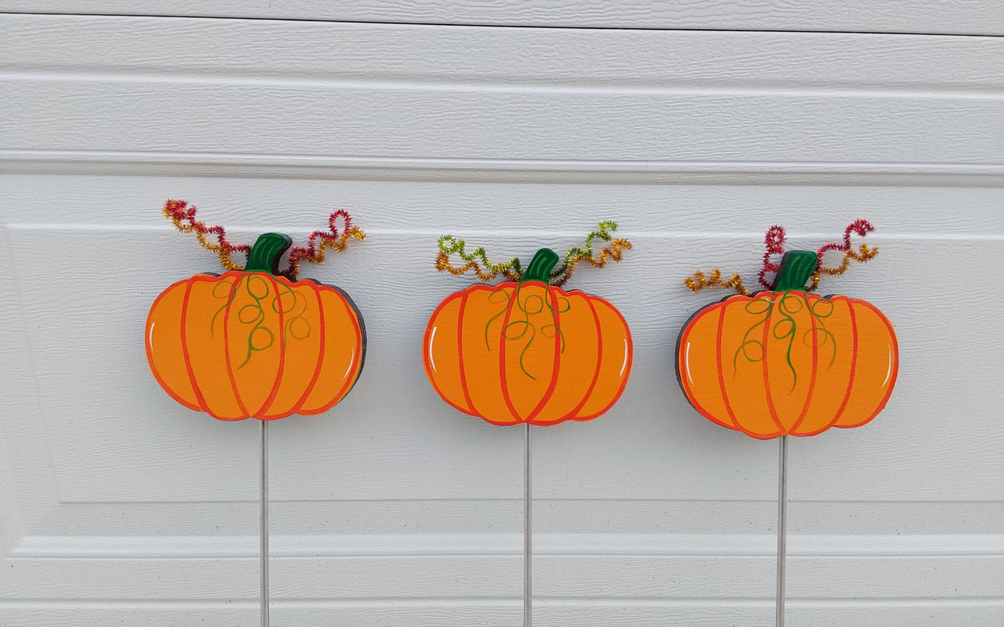 Halloween Wood Pumpkin Outdoor Yard Art Sign, Fall Lawn Decorations, Garden Stake, Plant Pokes, Set of 3