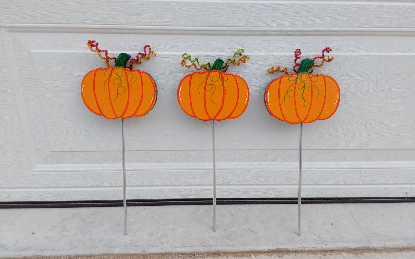 Halloween Wood Pumpkin Outdoor Yard Art Sign, Fall Lawn Decorations, Garden Stake, Plant Pokes, Set of 3