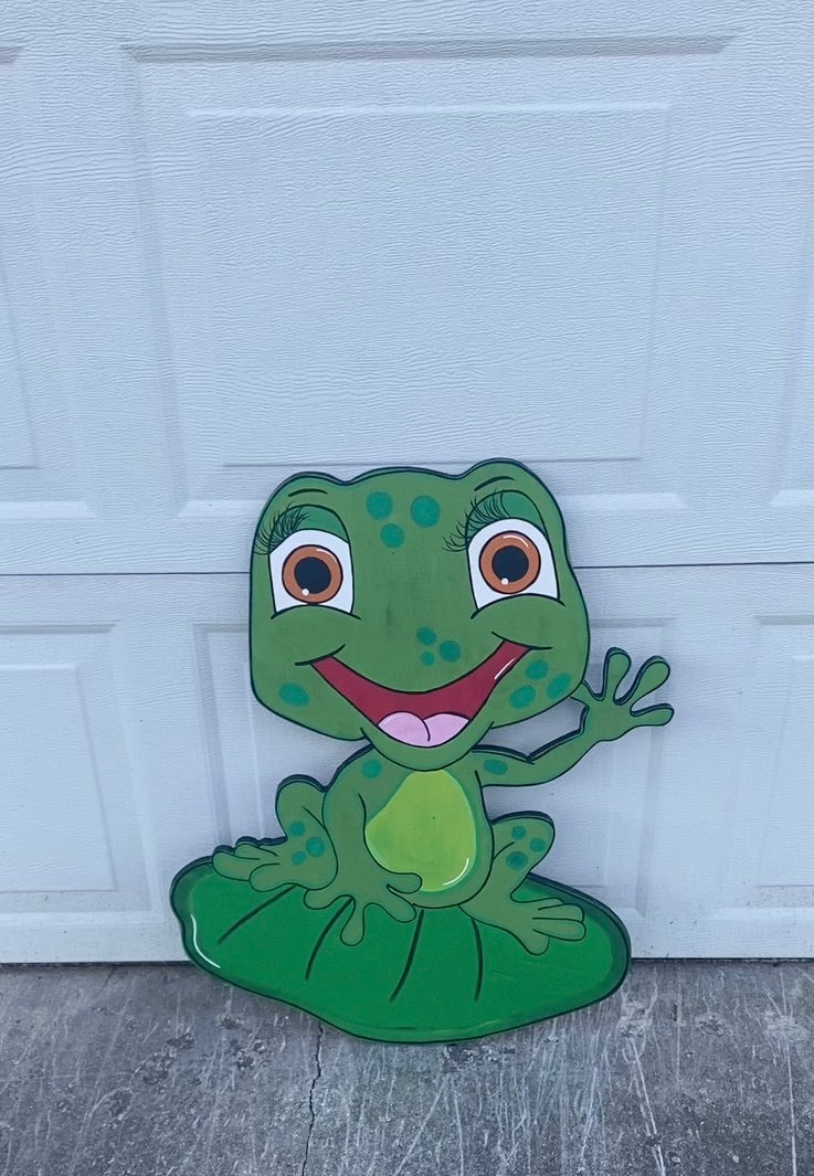 FROG SITTIN ON LILY PAD WOOD OUTDOOR YARD ART SIGN, FROG GARDEN DECORATION