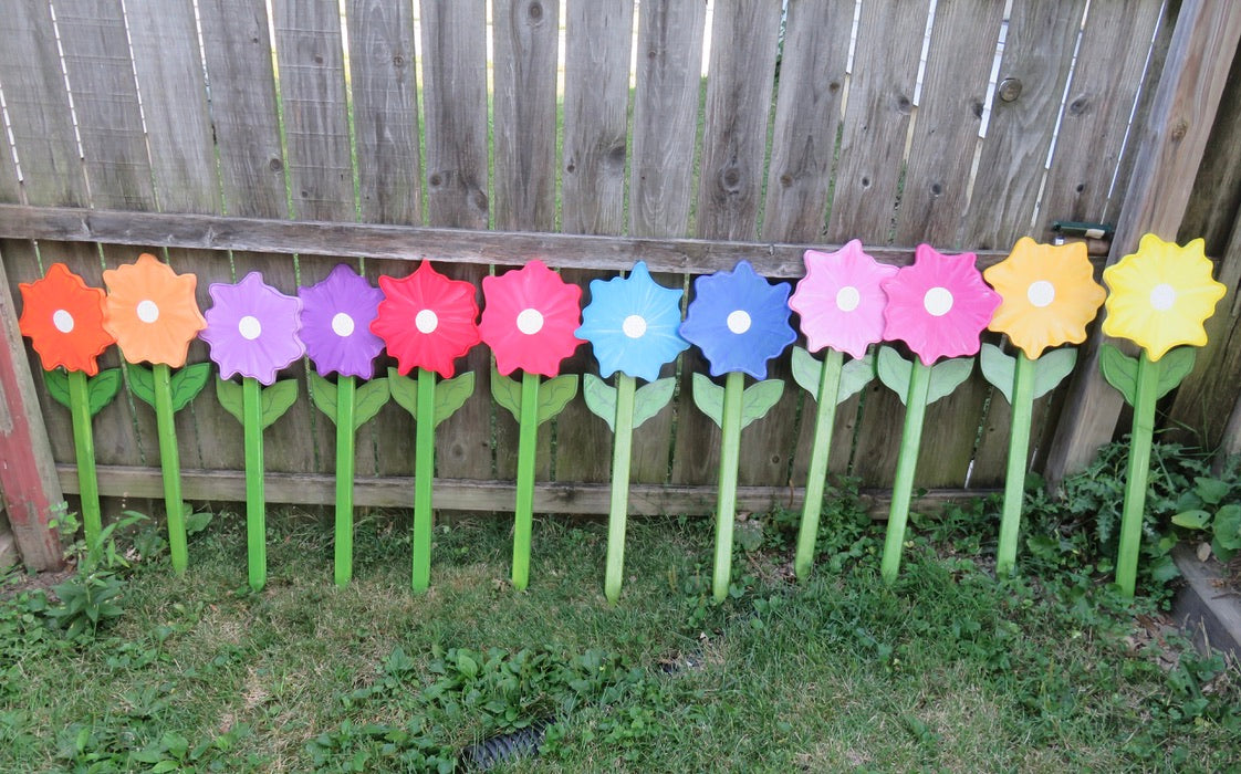 The Flower That Never Needs Watering Wood Outdoor Lawn & Garden Decor Yard Art Sign