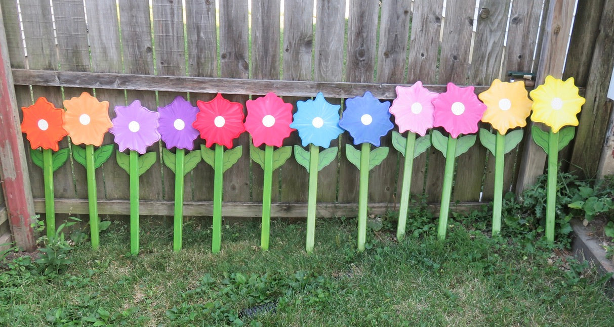 The Flower That Never Needs Watering Wood Outdoor Lawn & Garden Decor Yard Art Sign