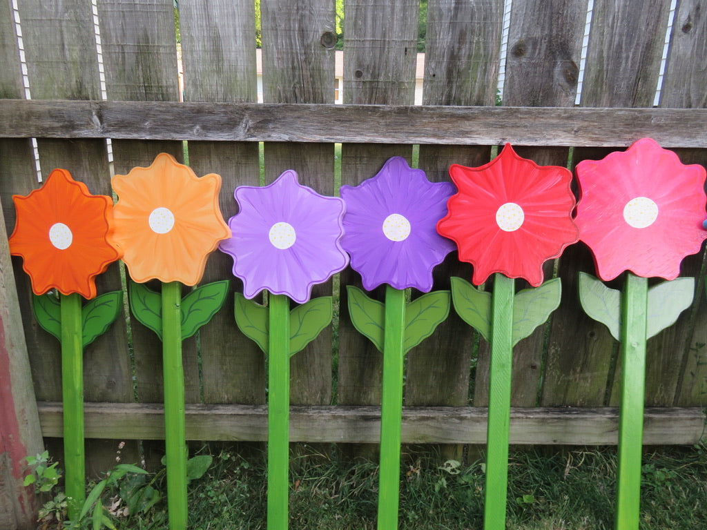 The Flower That Never Needs Watering Wood Outdoor Lawn & Garden Decor Yard Art Sign