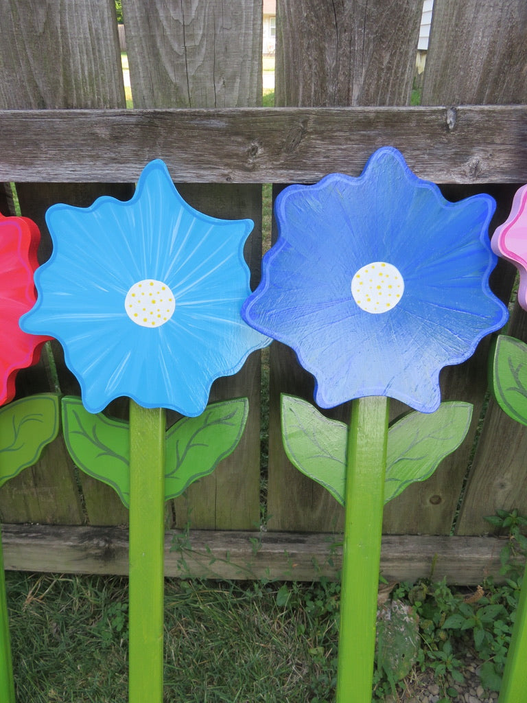 The Flower That Never Needs Watering Wood Outdoor Lawn & Garden Decor Yard Art Sign