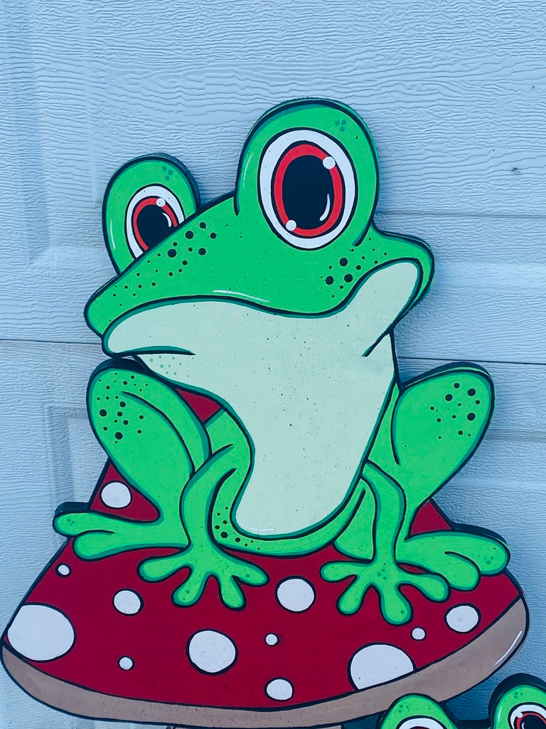 Frogs On Mushroom Wood Outdoor Yard Art Sign, Frog Garden Decoration