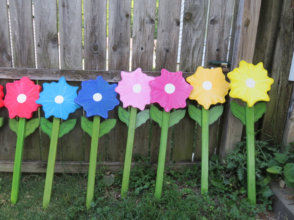 The Flower That Never Needs Watering Wood Outdoor Lawn & Garden Decor Yard Art Sign