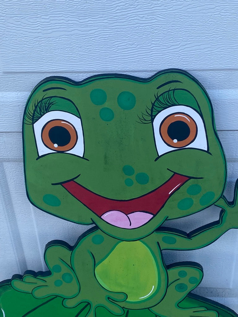 FROG SITTIN ON LILY PAD WOOD OUTDOOR YARD ART SIGN, FROG GARDEN DECORATION