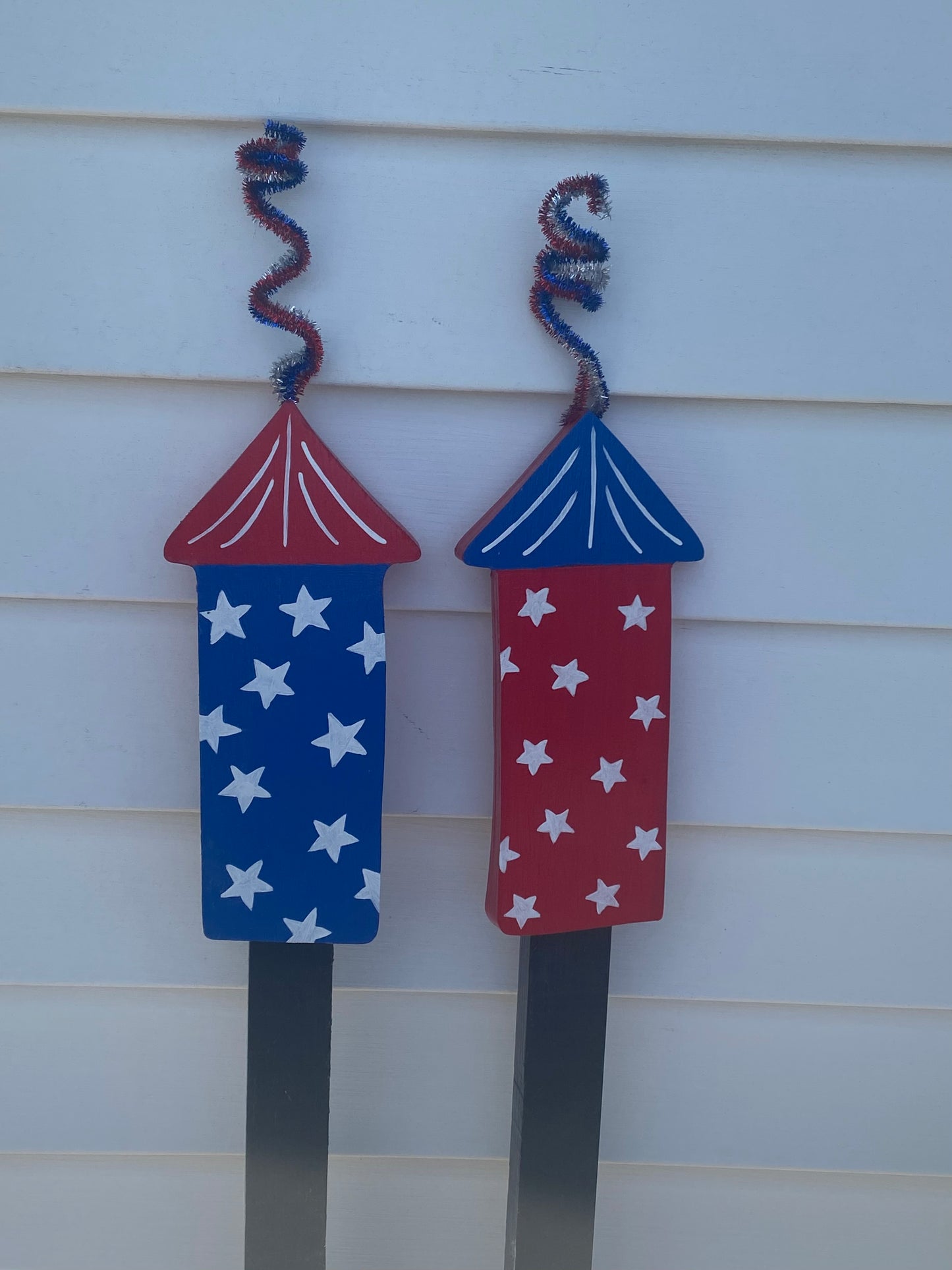 4TH OF JULY PATRIOTIC FIRECRACKER WOOD PLANT POKE, YARD ART SIGN, RED, WHITE & BLUE OUTDOOR, GARDEN STAKE