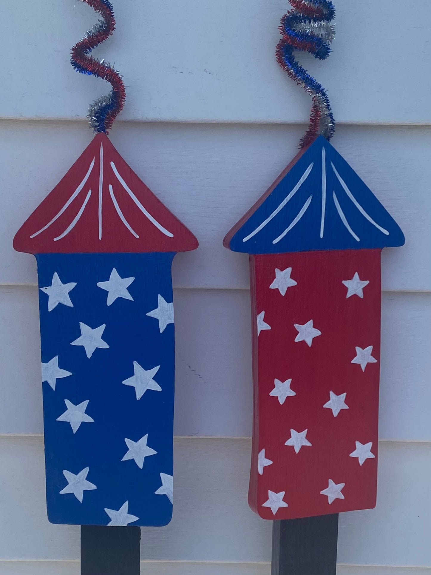 4TH OF JULY PATRIOTIC FIRECRACKER WOOD PLANT POKE, YARD ART SIGN, RED, WHITE & BLUE OUTDOOR, GARDEN STAKE