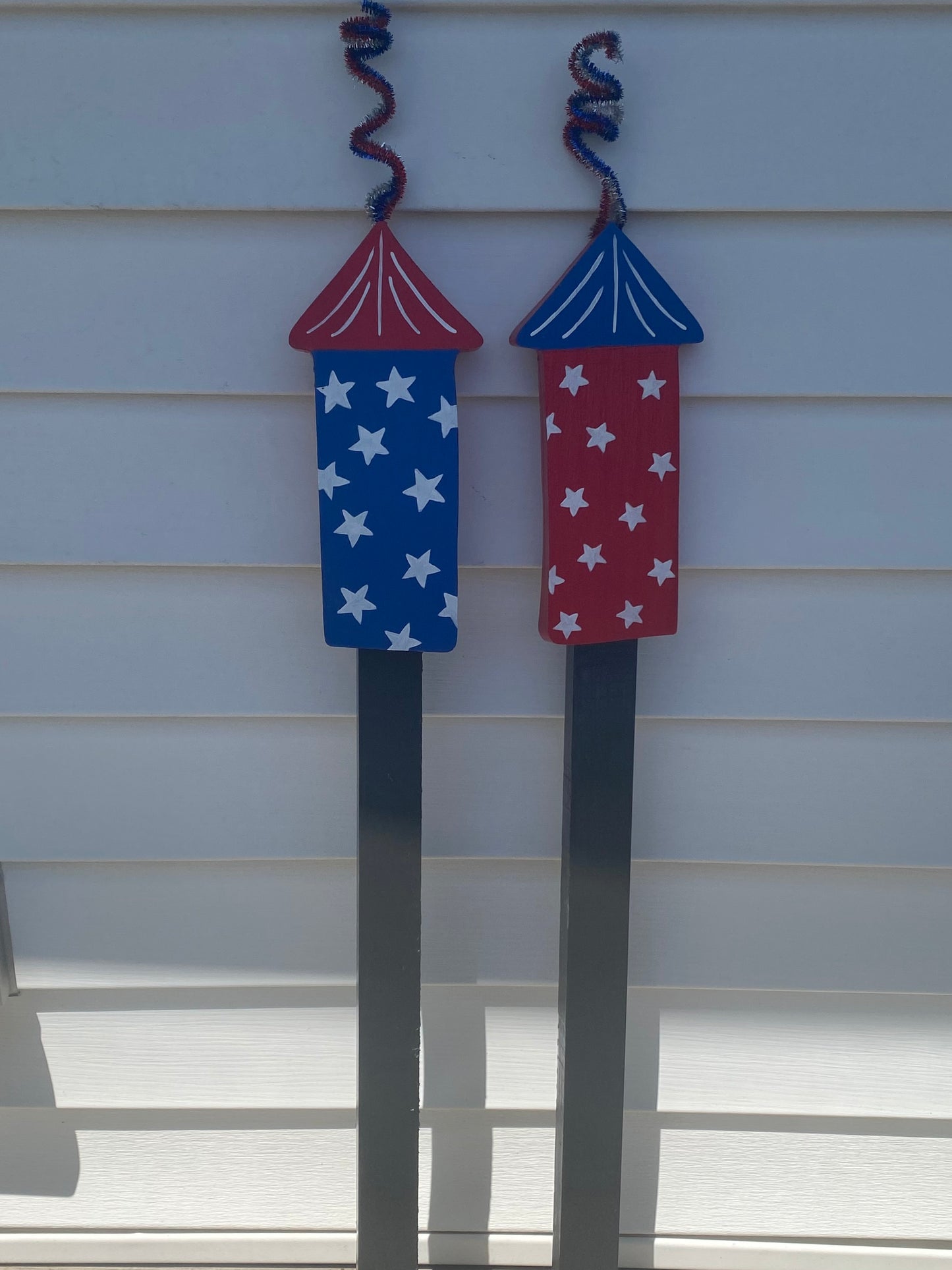 4TH OF JULY PATRIOTIC FIRECRACKER WOOD PLANT POKE, YARD ART SIGN, RED, WHITE & BLUE OUTDOOR, GARDEN STAKE