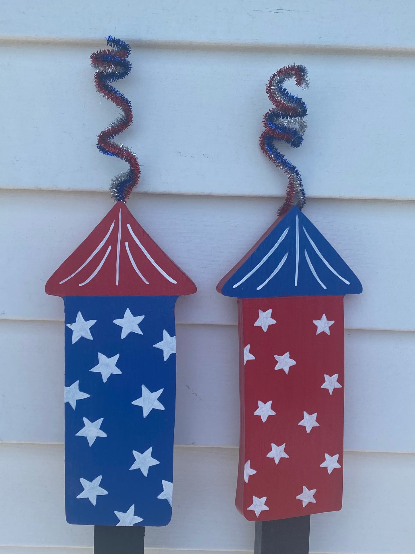 4TH OF JULY PATRIOTIC FIRECRACKER WOOD PLANT POKE, YARD ART SIGN, RED, WHITE & BLUE OUTDOOR, GARDEN STAKE