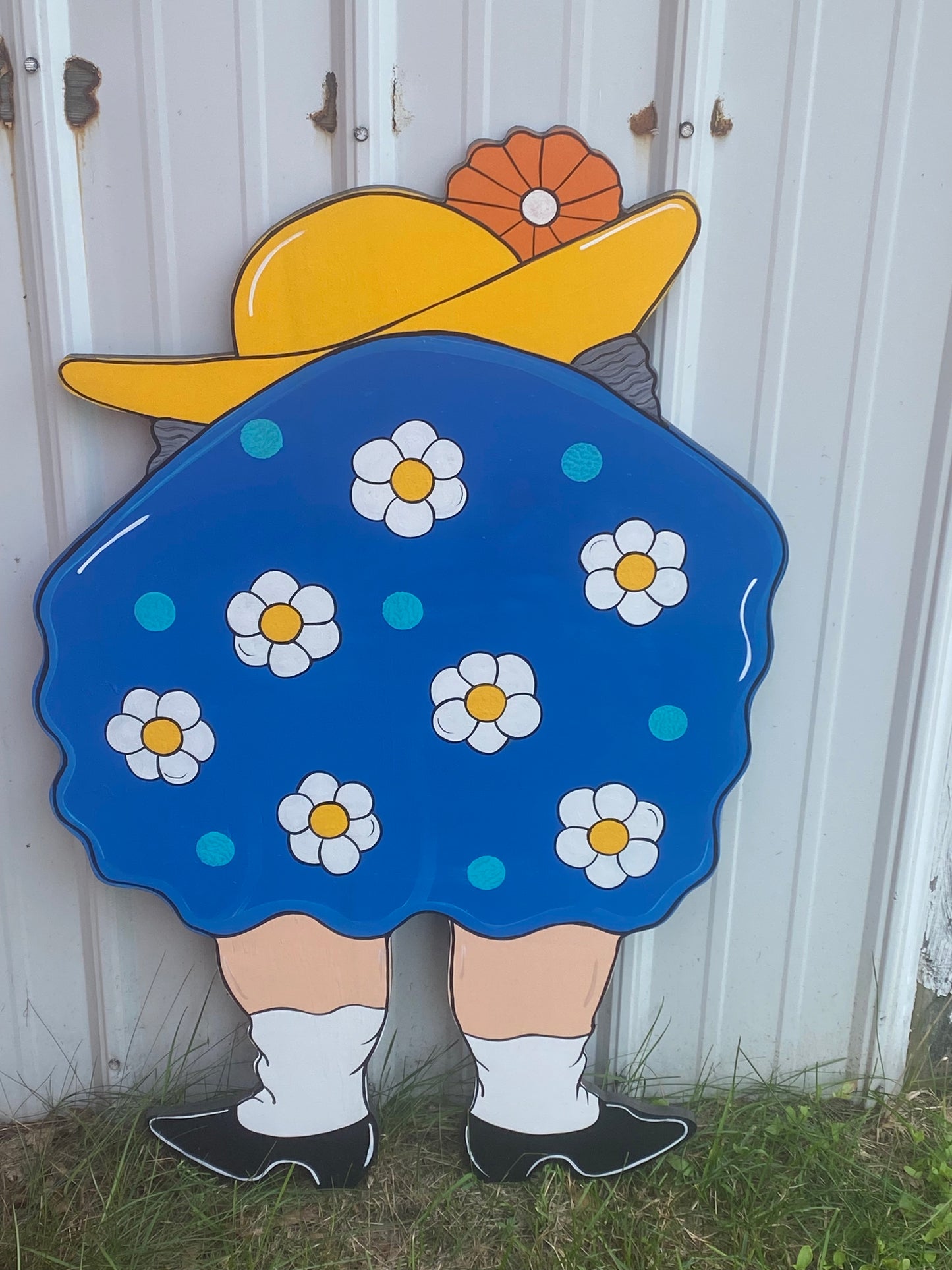 GRANDMA BENDING OVER GARDENING, WOOD OUTDOOR YARD ART SIGN, GARDEN DECORATION