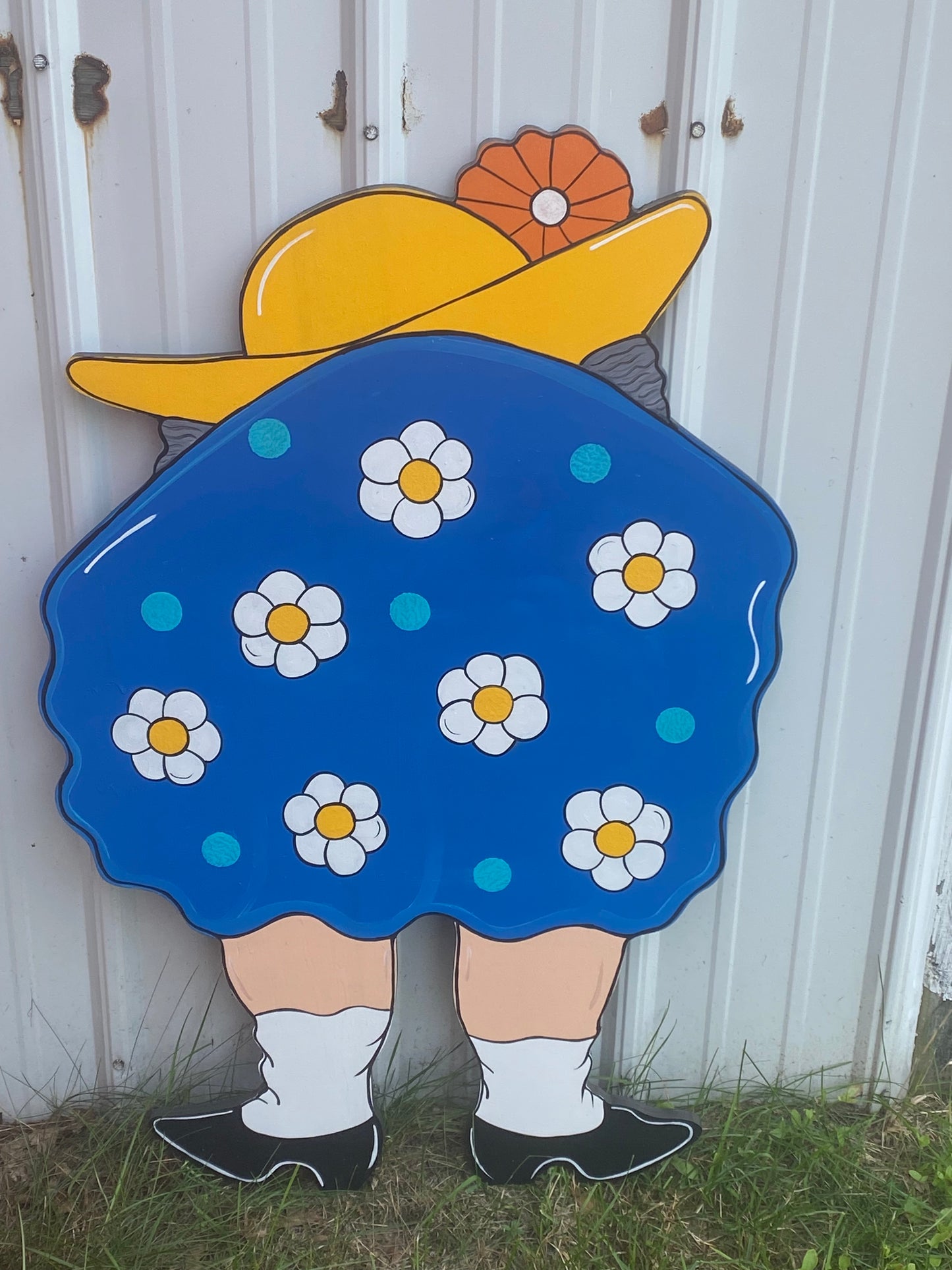GRANDMA BENDING OVER GARDENING, WOOD OUTDOOR YARD ART SIGN, GARDEN DECORATION