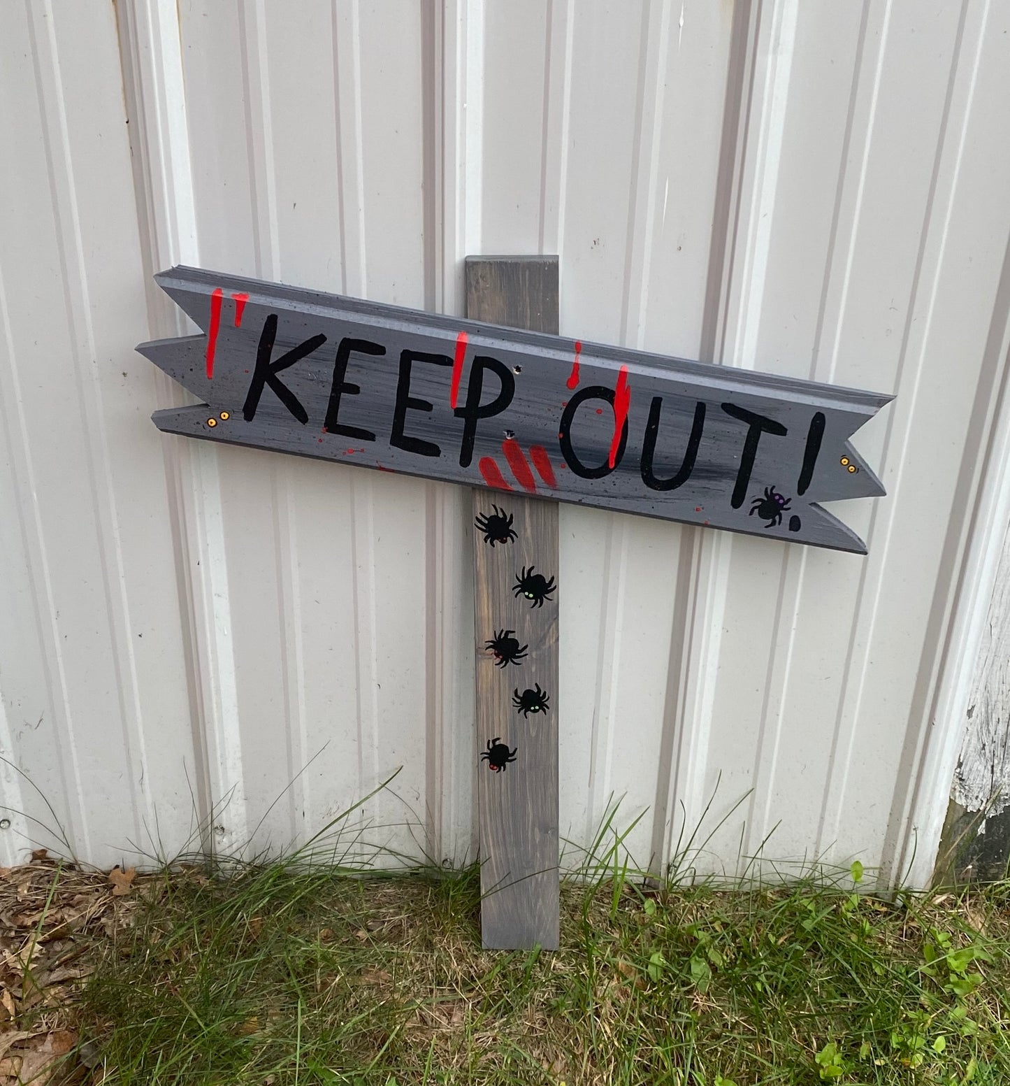 Halloween Keep Out Wood Yard Art Sign, Outdoor Yard Art Decorations, Scary Sign