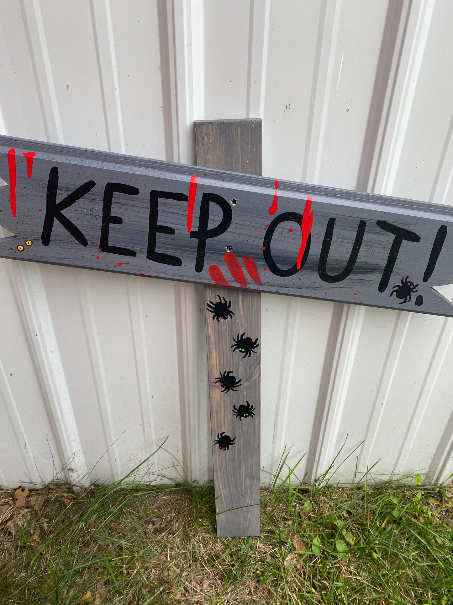 Halloween Keep Out Wood Yard Art Sign, Outdoor Yard Art Decorations, Scary Sign