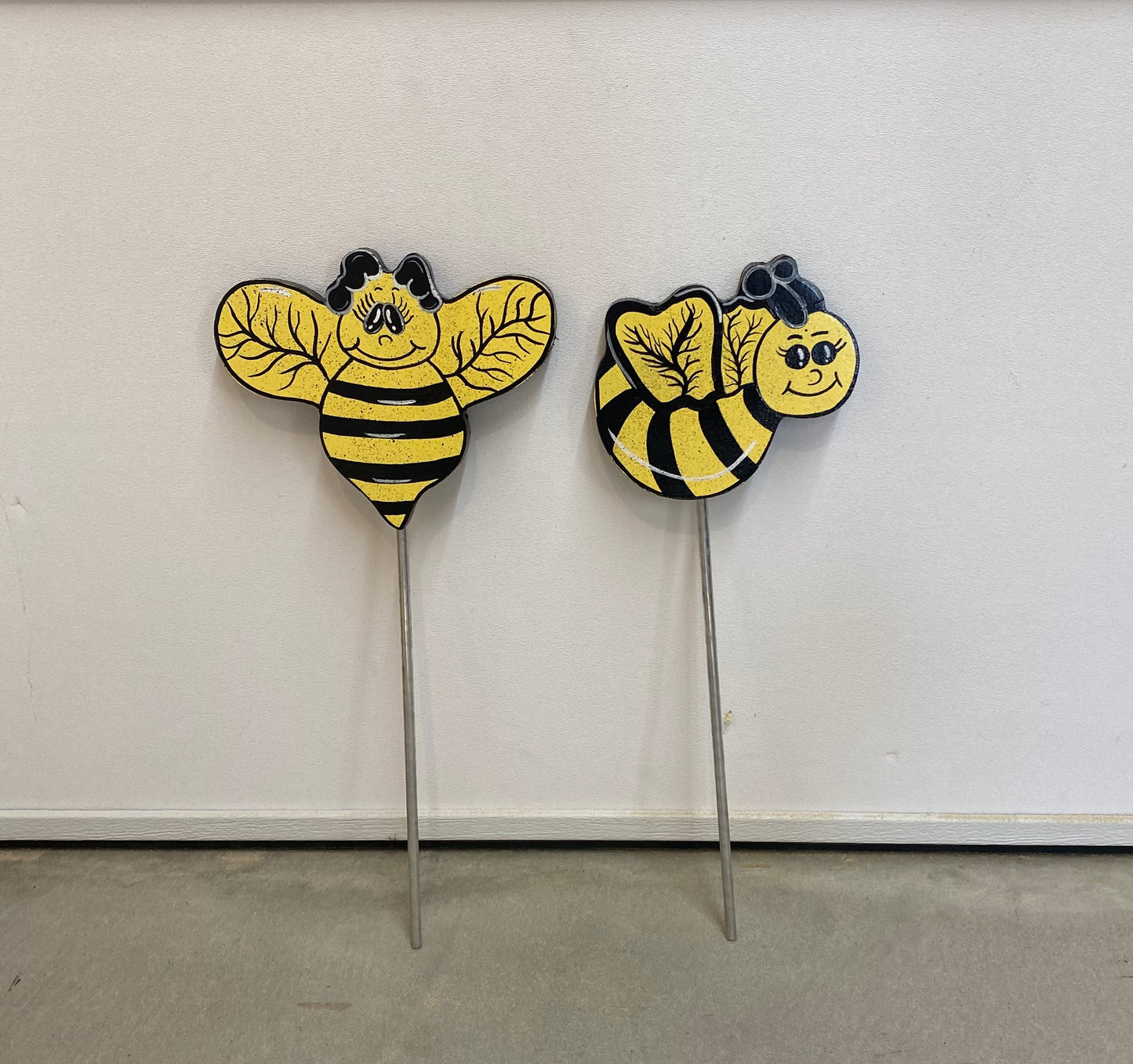 Bee Wood Outdoor Plant Poke, Bees Stake Wood Outdoor Yard Art, Garden Decor