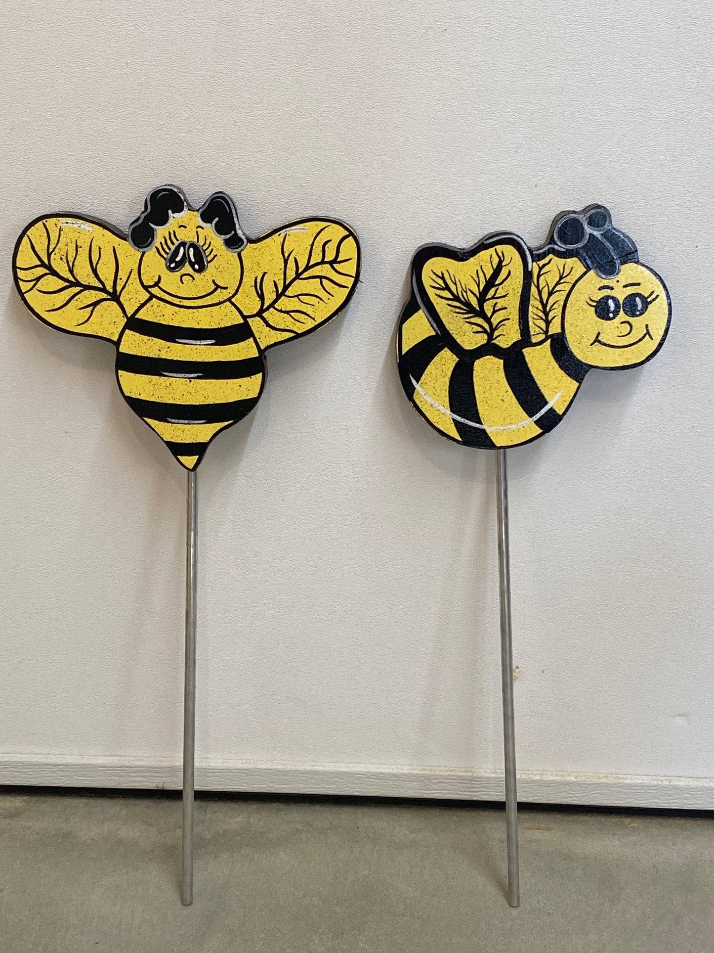 Bee Wood Outdoor Plant Poke, Bees Stake Wood Outdoor Yard Art, Garden Decor