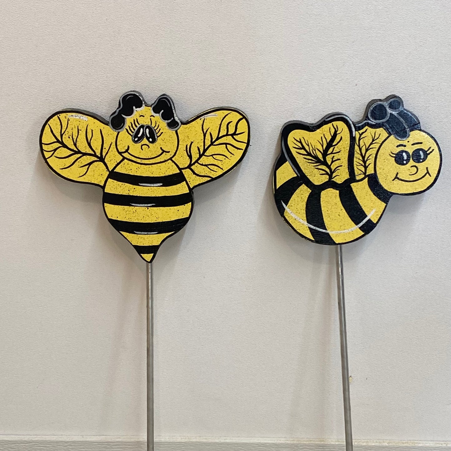 Bee Wood Outdoor Plant Poke, Bees Stake Wood Outdoor Yard Art, Garden Decor