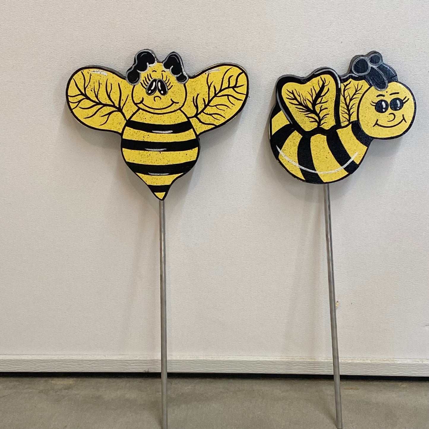 Bee Wood Outdoor Plant Poke, Bees Stake Wood Outdoor Yard Art, Garden Decor