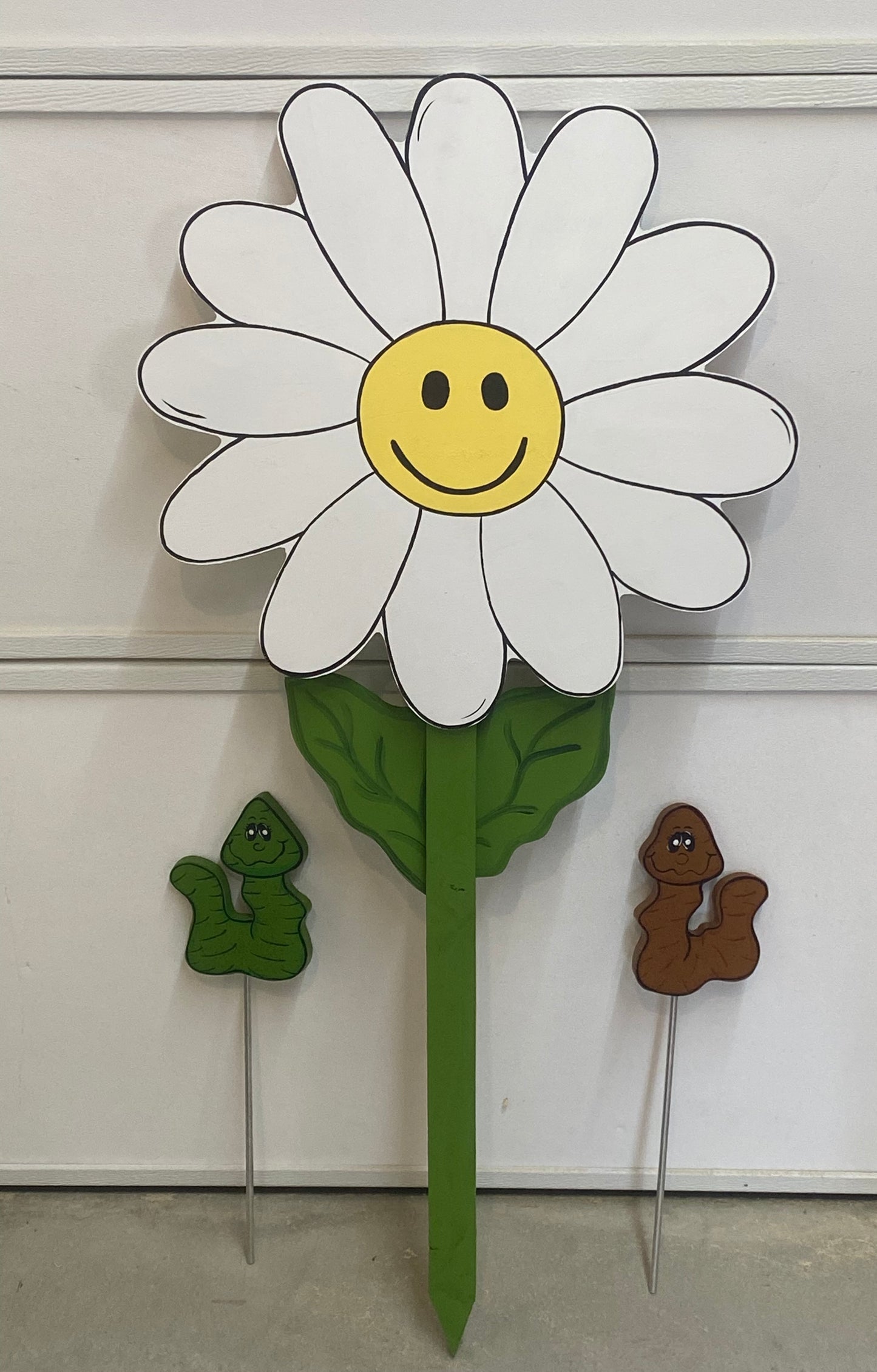 Giant Daisy Flower Never Needs Watering, Wood Outdoor Lawn & Garden Decor Yard Art Sign