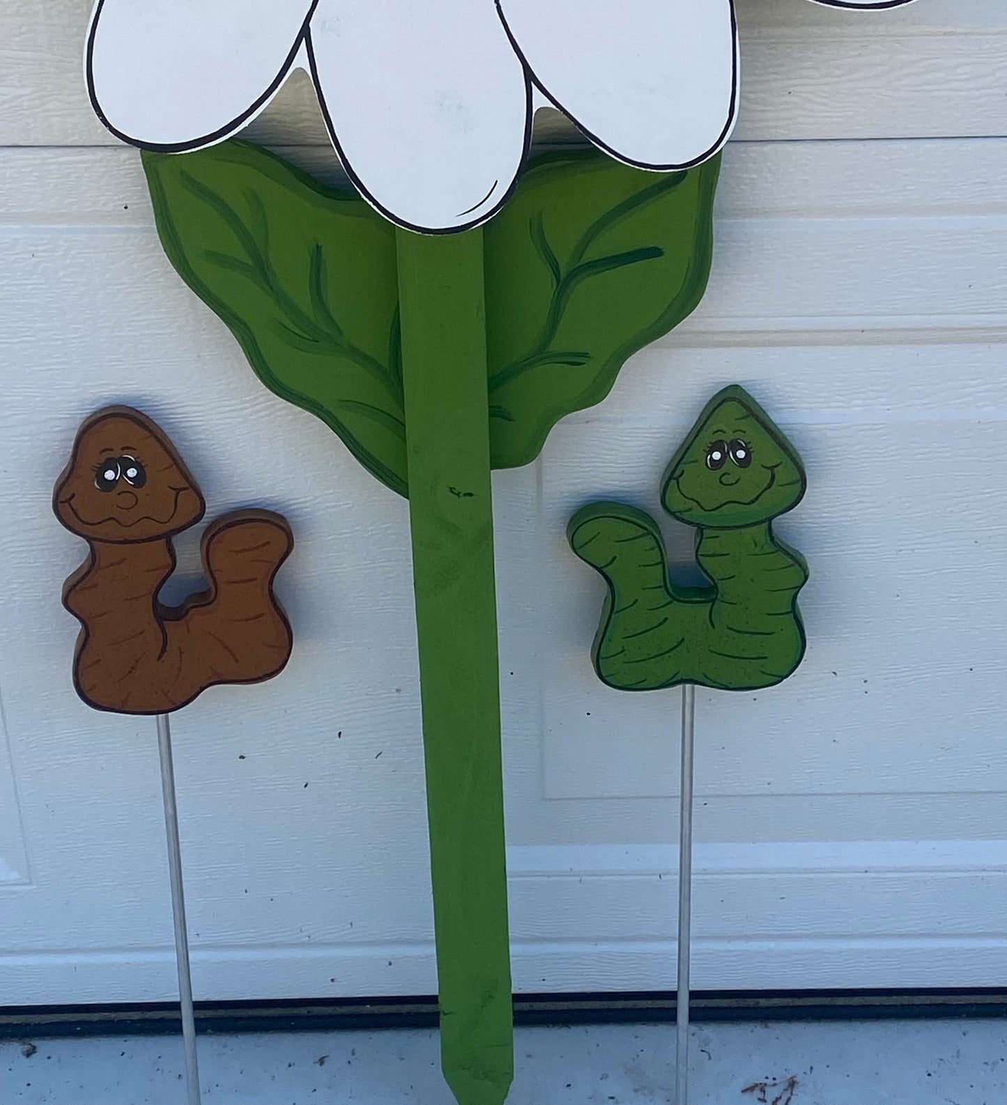 Giant Daisy Flower Never Needs Watering, Wood Outdoor Lawn & Garden Decor Yard Art Sign
