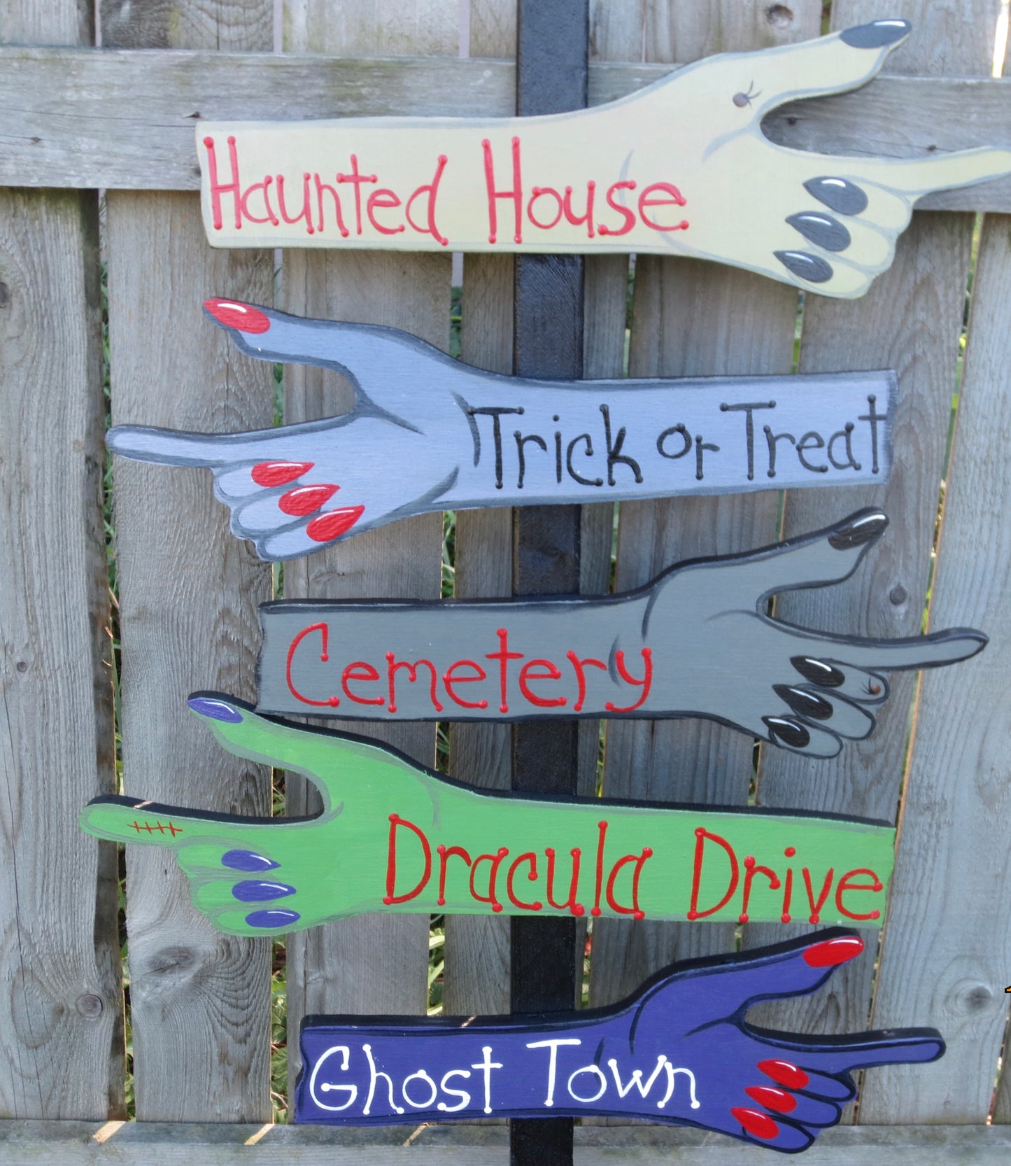 HALLOWEEN DIRECTIONAL HAND WOOD OUTDOOR YARD ART SIGN, HALLOWEEN DECORATION, HAUNTED HOUSE, TRICK OR TREAT