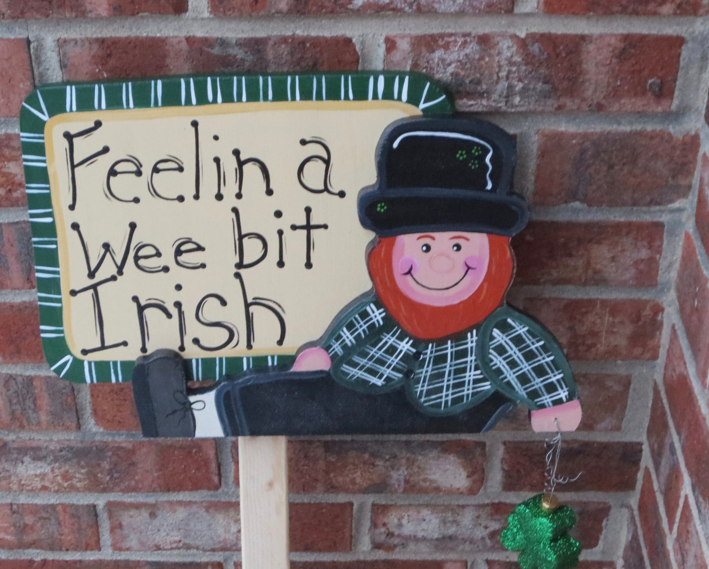 ST. PATRICK’S FEELIN A WEE BIT IRISH LEPRECHAUN WOOD OUTDOOR YARD ART SIGN