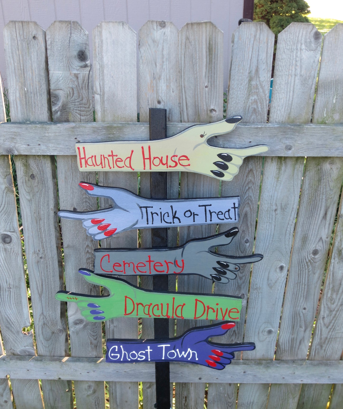 HALLOWEEN DIRECTIONAL HAND WOOD OUTDOOR YARD ART SIGN, HALLOWEEN DECORATION, HAUNTED HOUSE, TRICK OR TREAT