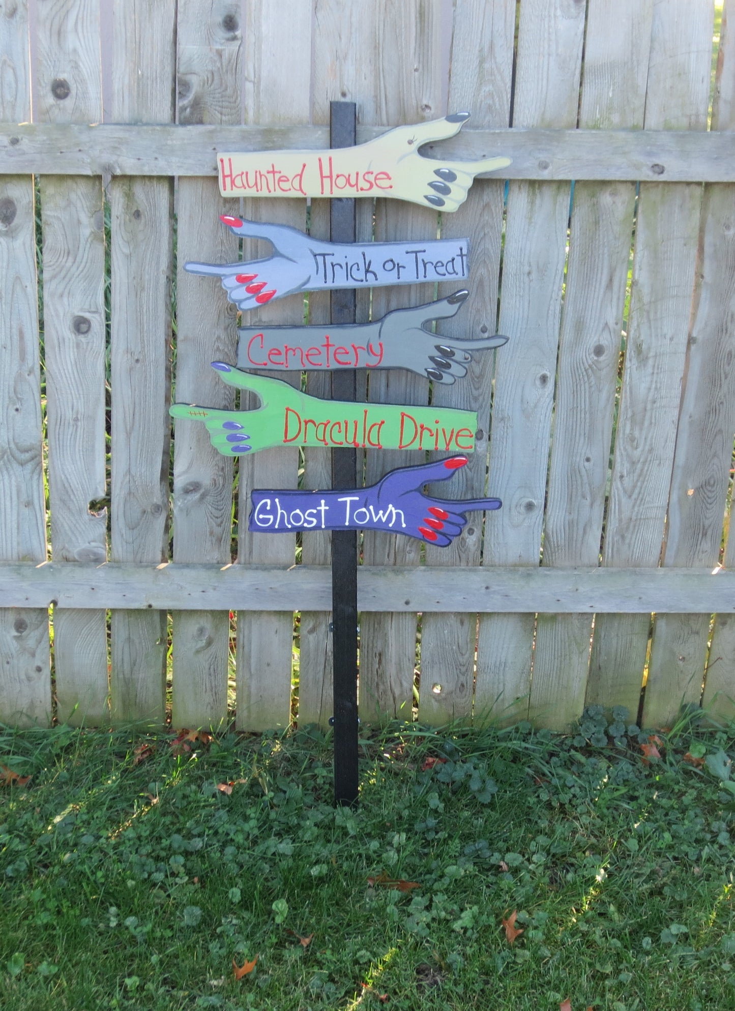 HALLOWEEN DIRECTIONAL HAND WOOD OUTDOOR YARD ART SIGN, HALLOWEEN DECORATION, HAUNTED HOUSE, TRICK OR TREAT