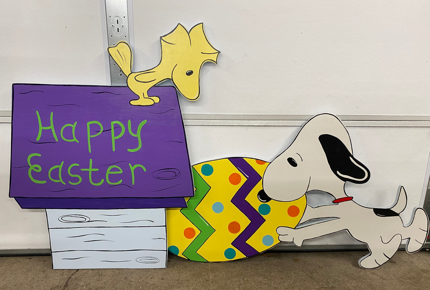 HAPPY EASTER BEAGLE WITH DOGHOUSE WOOD YARD ART SIGN, PEANUTS, EASTER OUTDOOR DECORATIONS