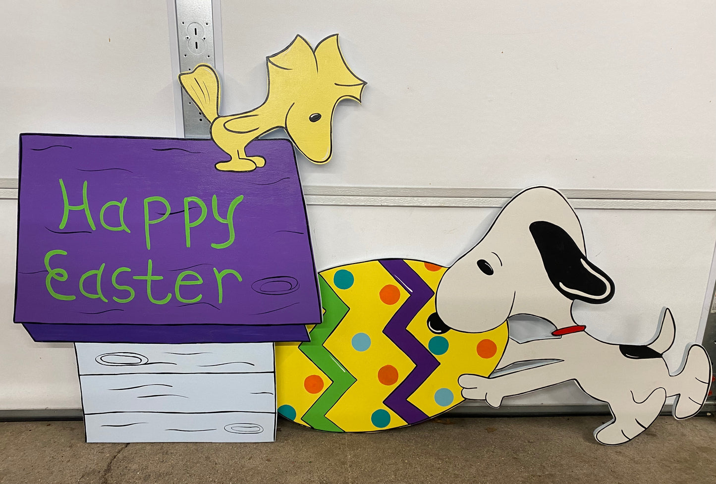 HAPPY EASTER BEAGLE WITH DOGHOUSE WOOD YARD ART SIGN, PEANUTS, EASTER OUTDOOR DECORATIONS