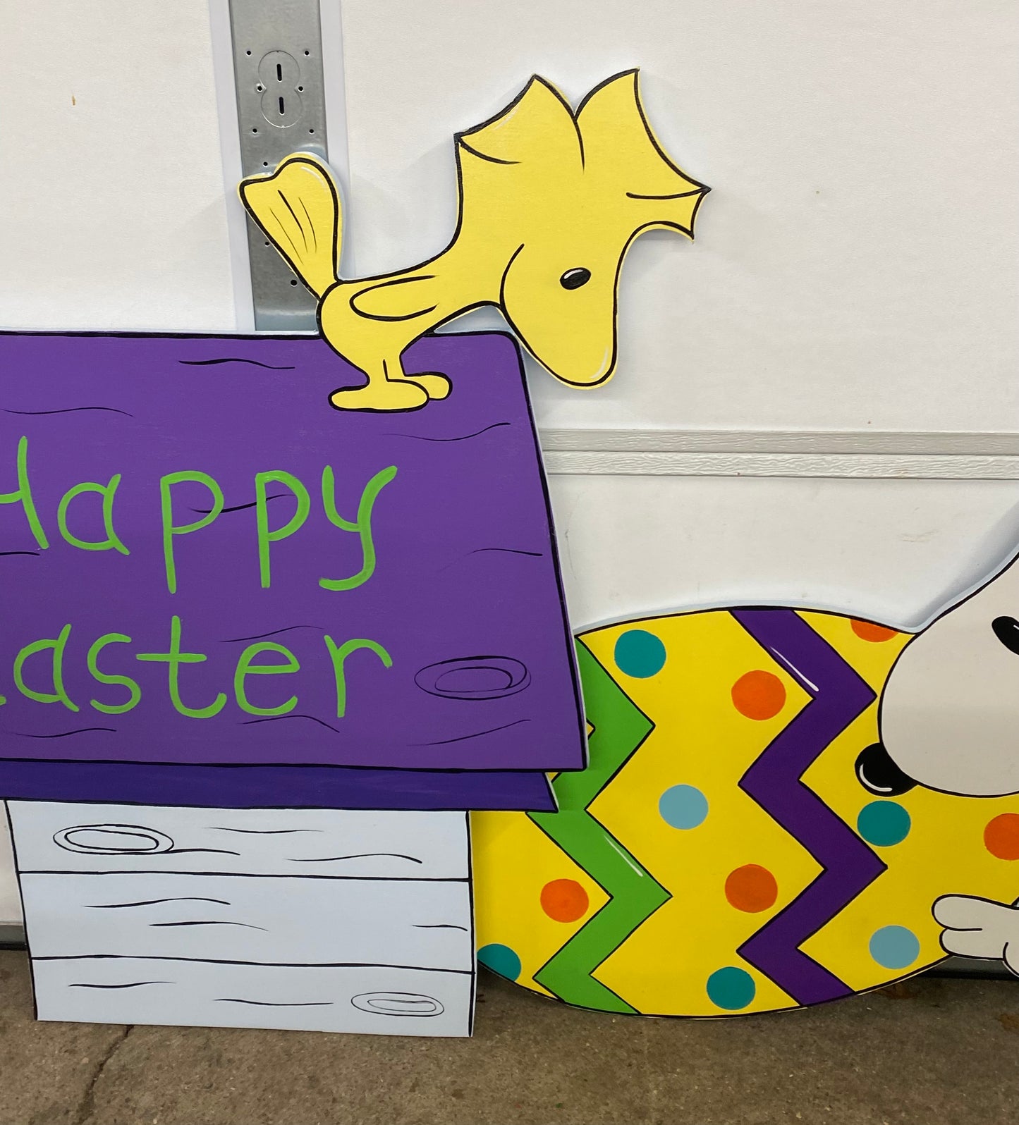 HAPPY EASTER BEAGLE WITH DOGHOUSE WOOD YARD ART SIGN, PEANUTS, EASTER OUTDOOR DECORATIONS