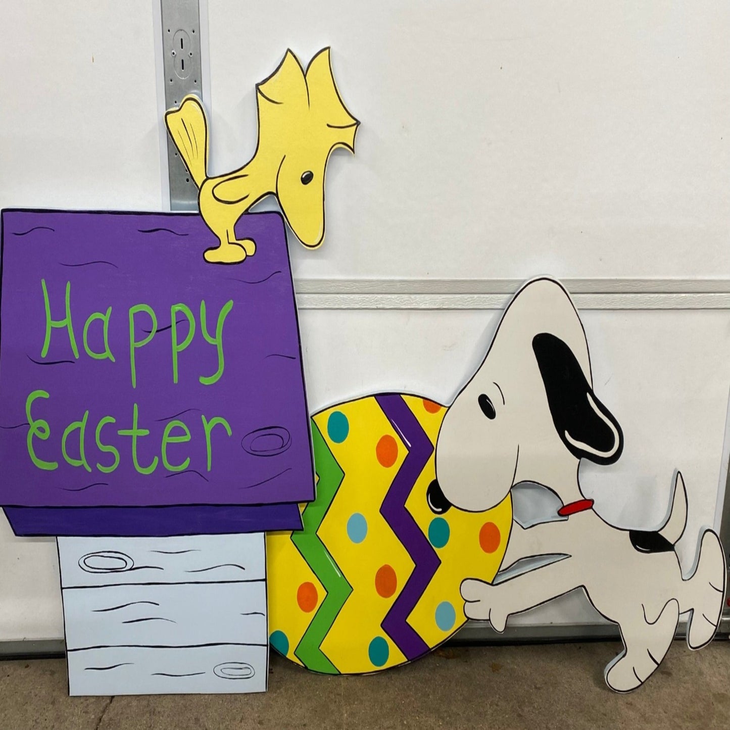 HAPPY EASTER BEAGLE WITH DOGHOUSE WOOD YARD ART SIGN, PEANUTS, EASTER OUTDOOR DECORATIONS