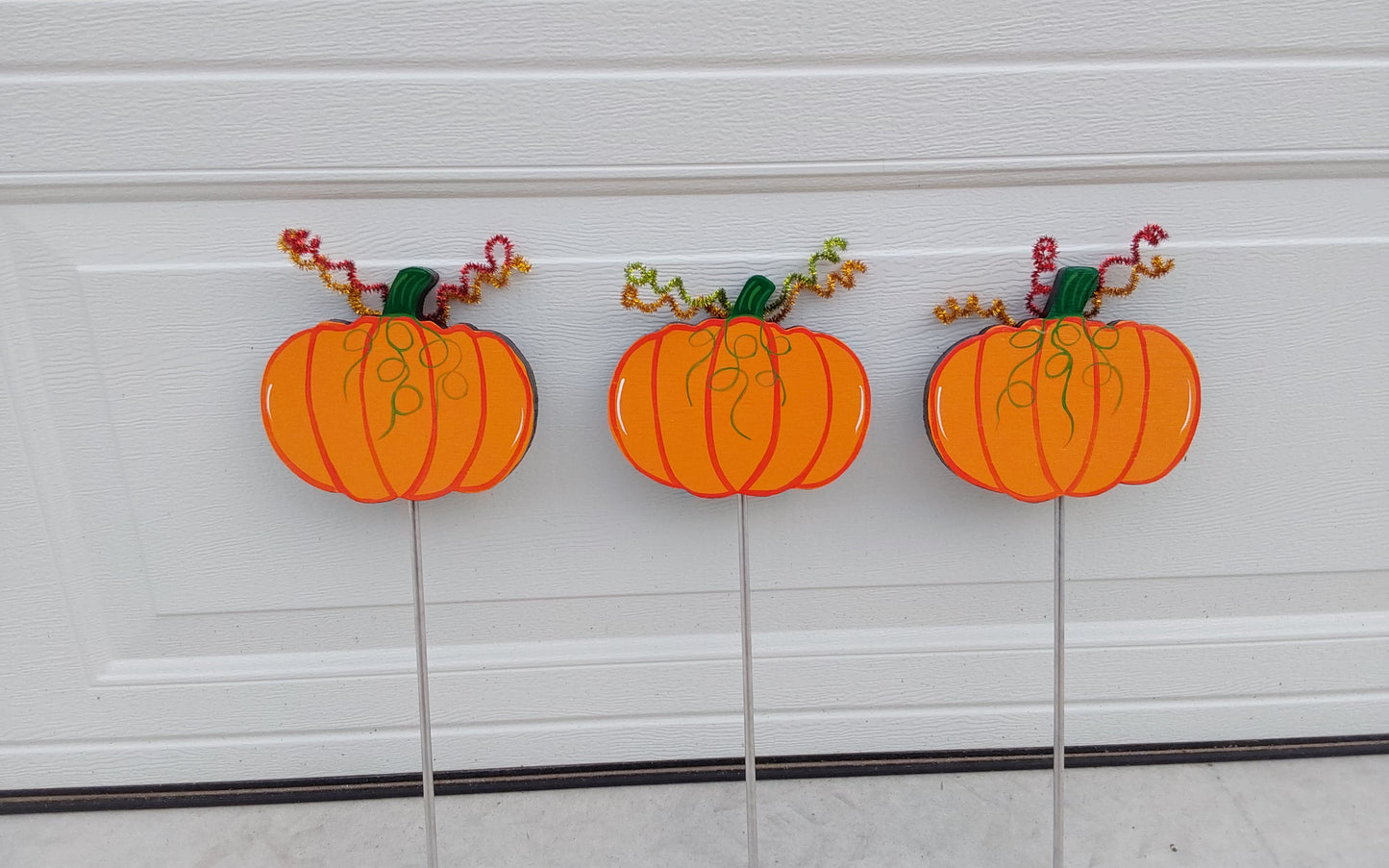 Halloween Wood Pumpkin Outdoor Yard Art Sign, Fall Lawn Decorations, Garden Stake, Plant Pokes, Set of 3