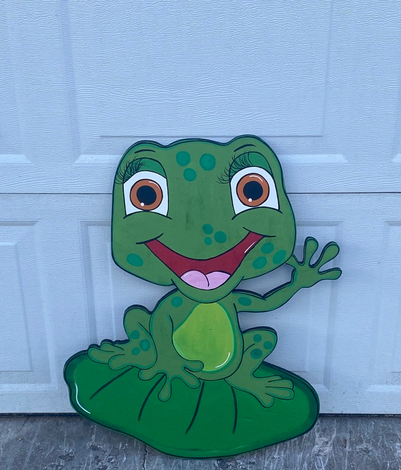FROG SITTIN ON LILY PAD WOOD OUTDOOR YARD ART SIGN, FROG GARDEN DECORATION