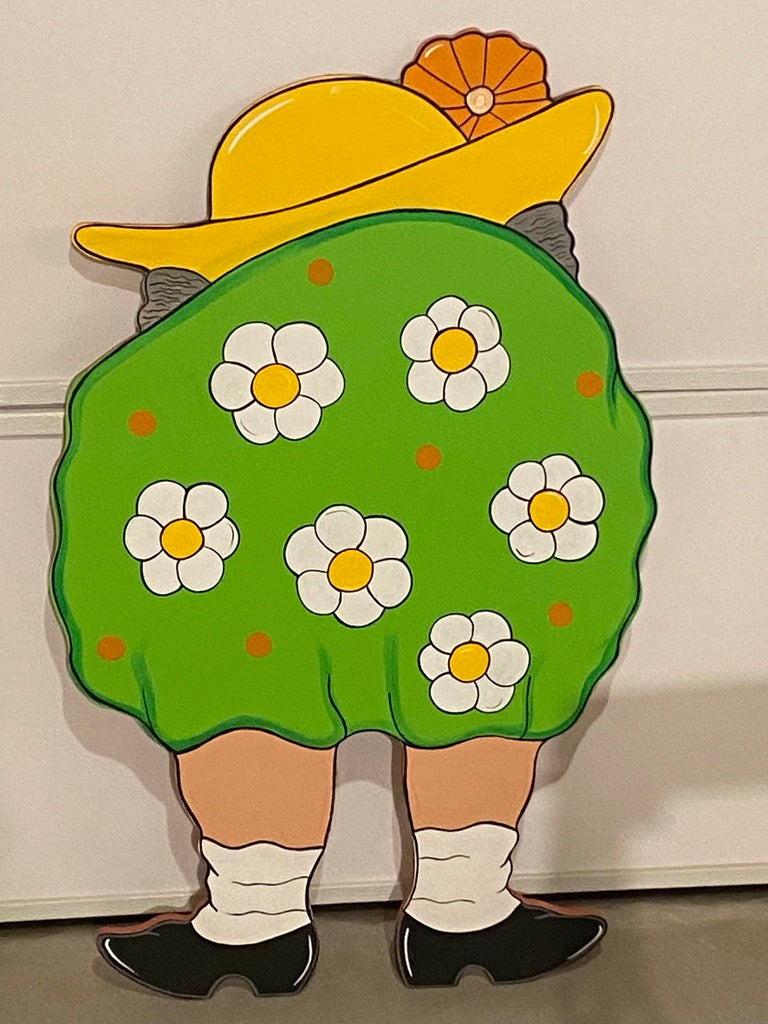 GRANDMA BENDING OVER GARDENING, WOOD OUTDOOR YARD ART SIGN, GARDEN DECORATION