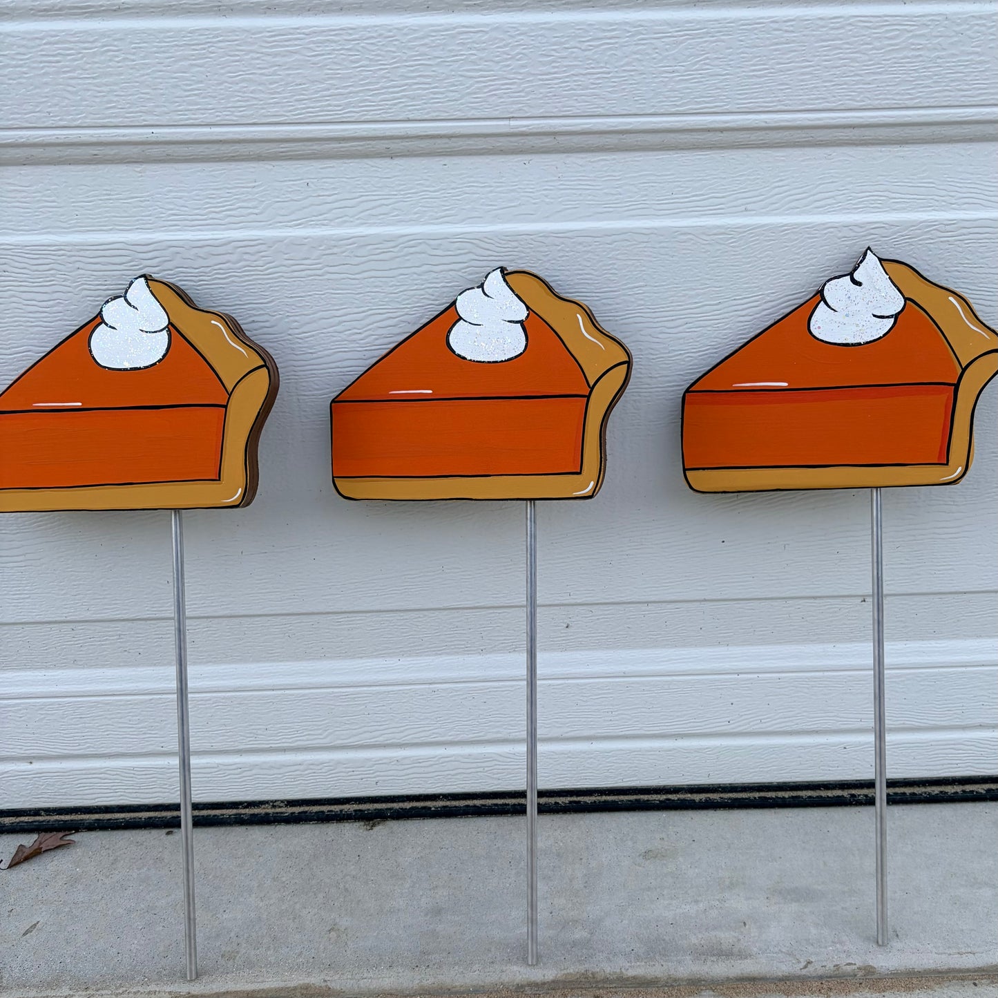 Thanksgiving Pumpkin Pie Wood Outdoor Yard Art Sign, Pumpkin Pie Slice Lawn Decorations, Garden Stake, Plant Pokes, Pumpkin Pie , Set of 3