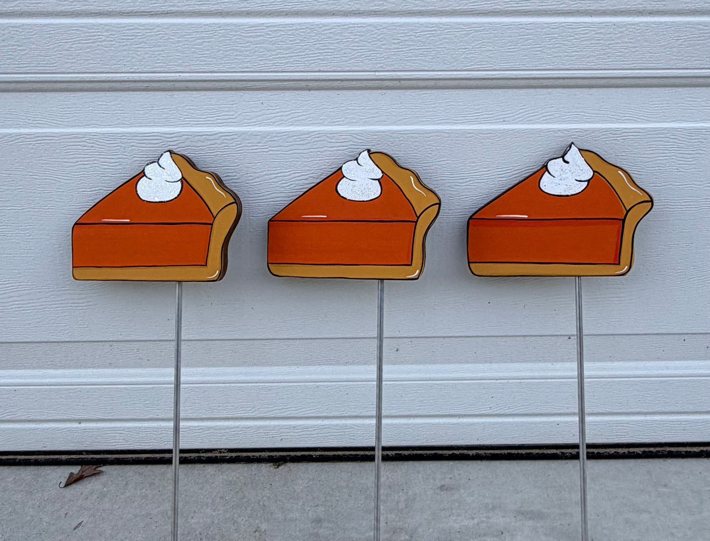 Thanksgiving Pumpkin Pie Wood Outdoor Yard Art Sign, Pumpkin Pie Slice Lawn Decorations, Garden Stake, Plant Pokes, Pumpkin Pie , Set of 3