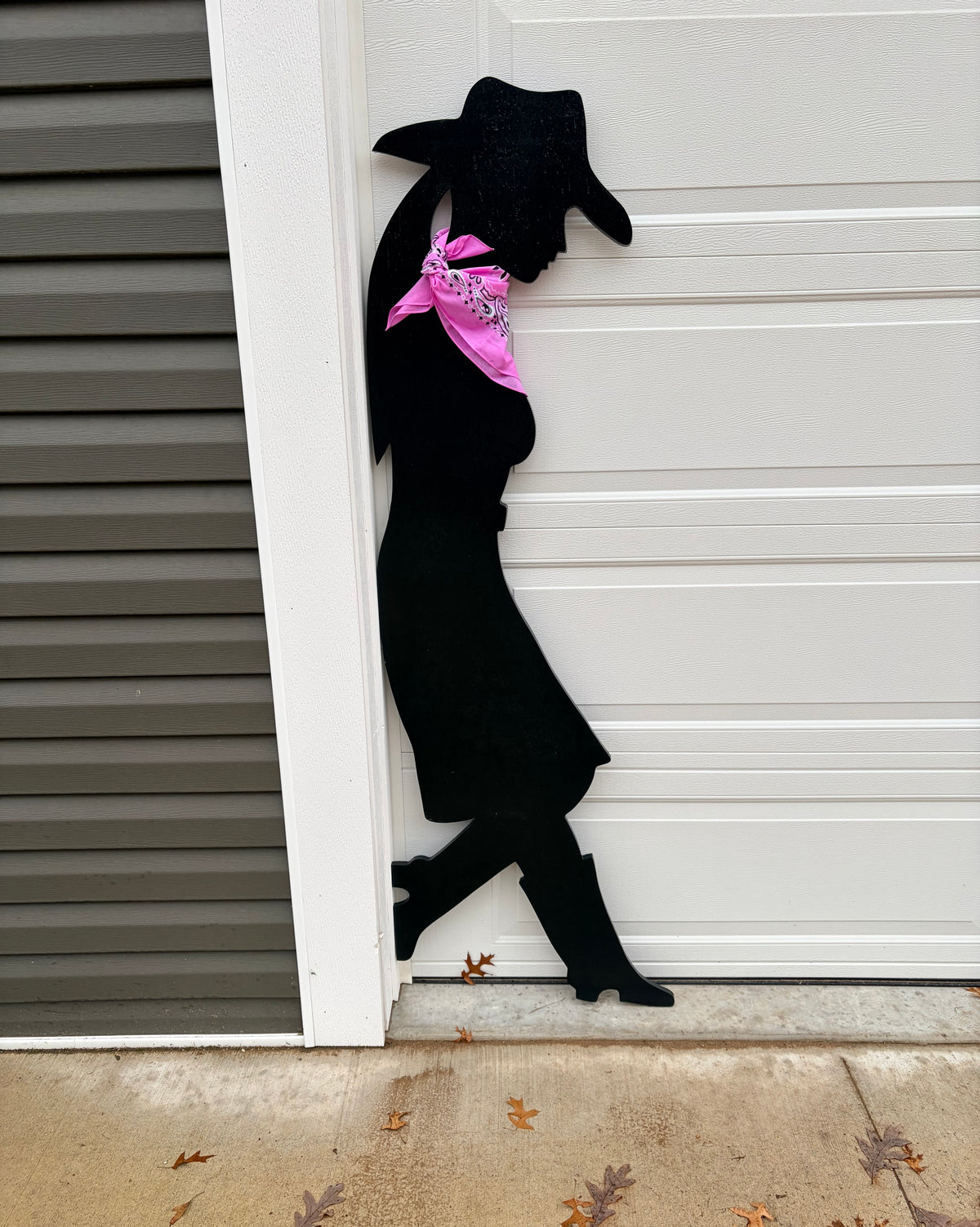 LEANING COWGIRL SILHOUETTE/SHADOW WOOD OUTDOOR YARD & LAWN SIGN, YARD ART