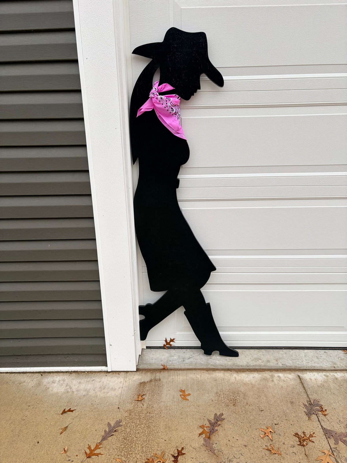 LEANING COWGIRL SILHOUETTE/SHADOW WOOD OUTDOOR YARD & LAWN SIGN, YARD ART