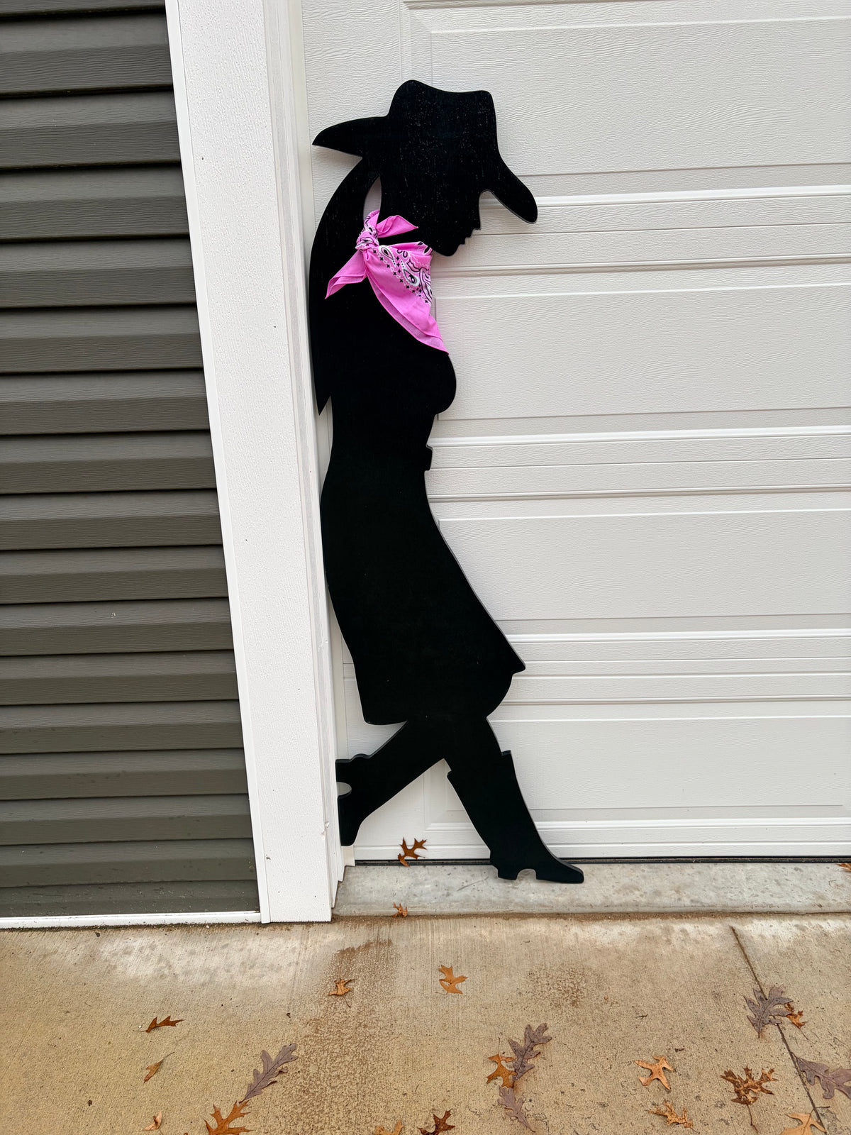 LEANING COWGIRL SILHOUETTE/SHADOW WOOD OUTDOOR YARD & LAWN SIGN, YARD ART