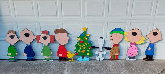 CHRISTMAS CHARACTERS CAROLING BY THE CHRISTMAS TREE, WOOD OUTDOOR LAWN YARD ART SIGN, SET OF 10