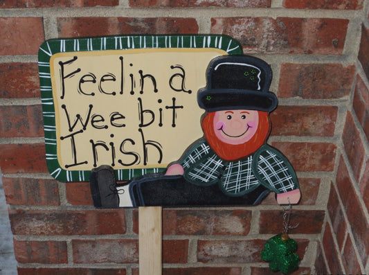 ST. PATRICK’S FEELIN A WEE BIT IRISH LEPRECHAUN WOOD OUTDOOR YARD ART SIGN