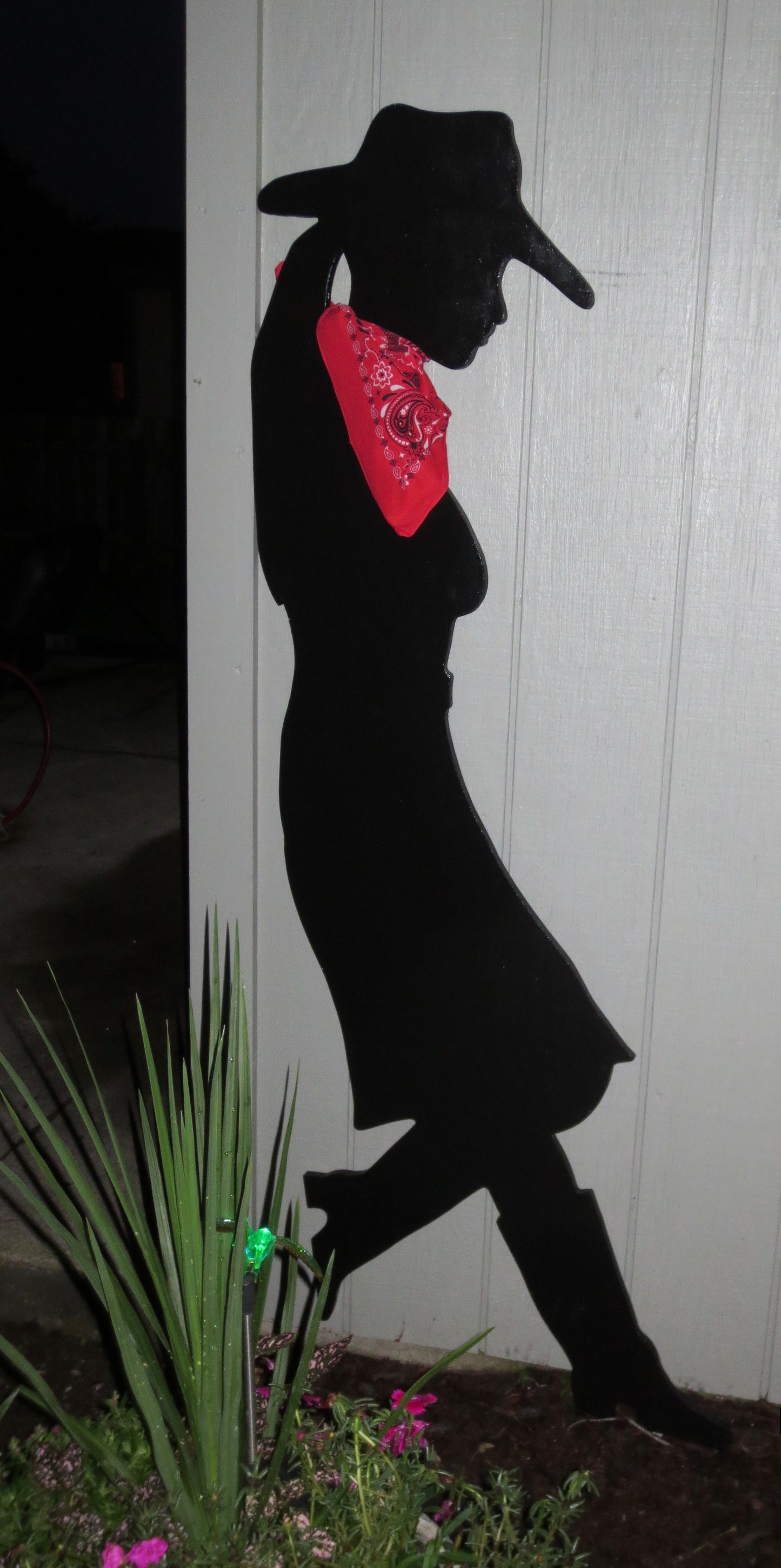 LEANING COWGIRL SILHOUETTE/SHADOW WOOD OUTDOOR YARD & LAWN SIGN, YARD ART